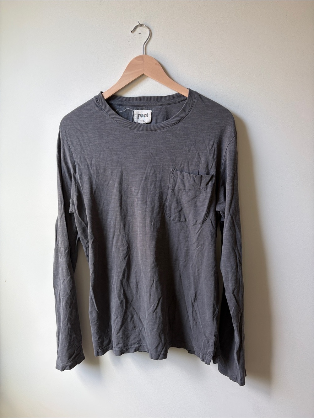Pact Men's Long Sleeve Pocket Tee in Charcoal